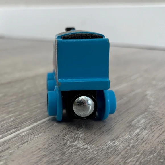 Wooden Thomas - Picture 4 of 8